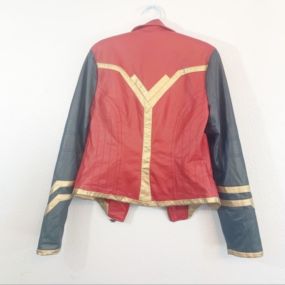 WONDER WOMAN Vegan Leather JACKET Hot Topic! - Picture 8 of 8